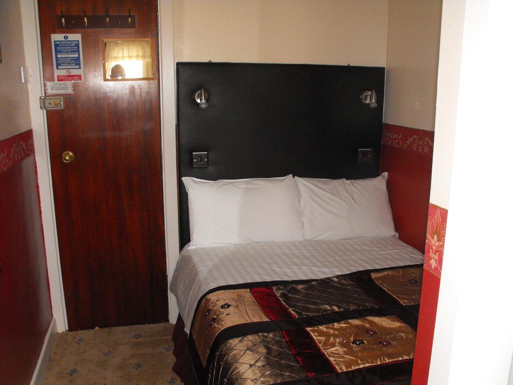 The Cresta Guest House Blackpool Room photo